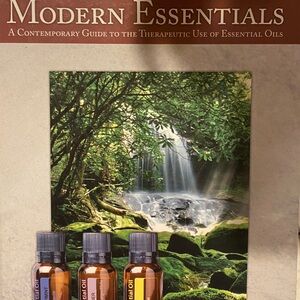 Modern Essentials Use of Essential Therapeutic Oil Aroma ToolsDoteraGuide Book